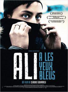 Ali a les yeux bleux