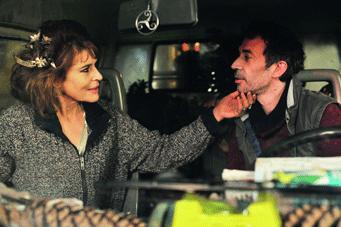 Chic-----Fanny-Ardant---Eric-Elmosnino-copie-1.gif