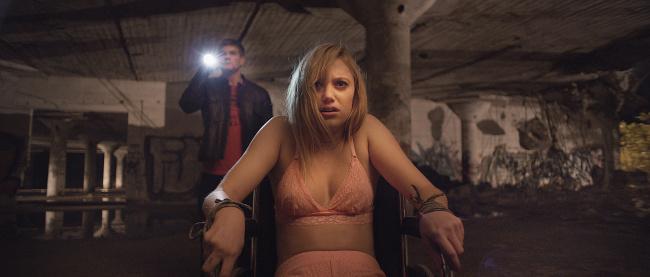 It-Follows-Review-Critique-Image-4