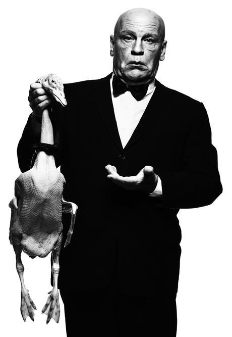 Sandro Miller, Albert Watson / Alfred Hitchcock with Goose (1973), 2014 (Crédits photo: Sandro Miller, Catherine Edelman Gallery)