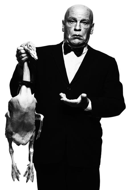 Sandro Miller, Albert Watson / Alfred Hitchcock with Goose (1973), 2014 (Crédits photo: Sandro Miller, Catherine Edelman Gallery)