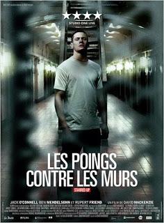 Les poings contre les murs