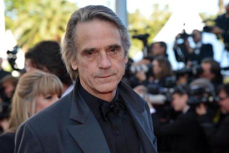 festival-de-cannes-mai-lacteur-jeremy-irons-monteye-des-marches-tapis-rouge-279505589