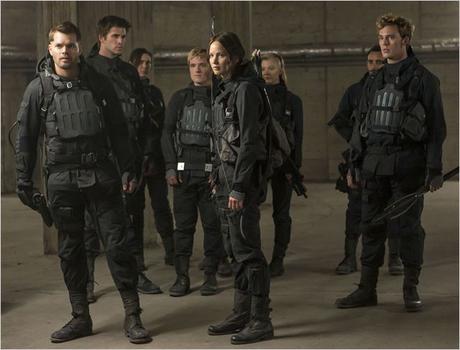 Hunger Games - La Révolte : Partie 2 : Photo Jennifer Lawrence, Josh Hutcherson, Liam Hemsworth, Michelle Forbes, Natalie Dormer