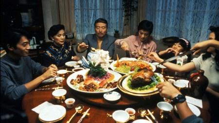 Yin shi nan nu (1994 Taiwan/US) aka Eat Drink Man Woman Directed by Ang Lee Shown: Dinner scene