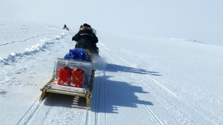 [DVD] Inuits, les âmes blessées : les savoir-faire au secours d’une jeunesse en perdition