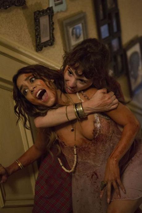 Freaks Of Nature : Photo Mackenzie Davis, Vanessa Hudgens