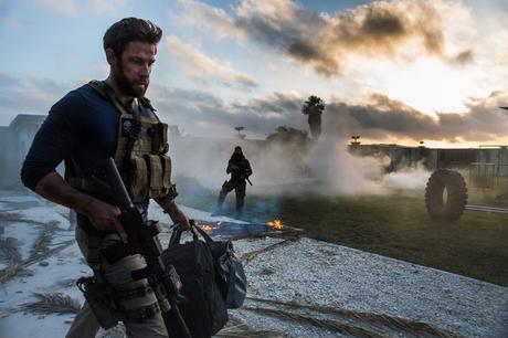 13 Hours (Critique | 2016) réalisé par Michael Bay