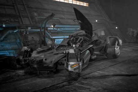 justice-league-batmobile-new-580x388