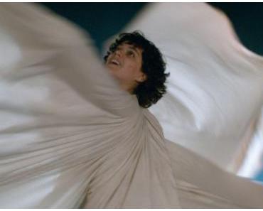 « La Danseuse » : Soko impeccable dans un biopic imparfait sur Loïe Fuller.
