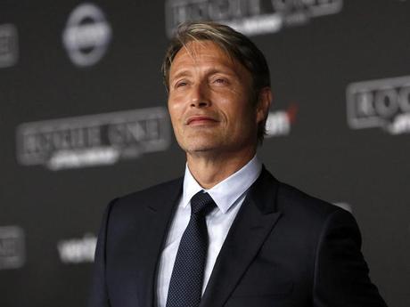Mads Mikkelsen rejoint Tom Holland et Daisy Ridley au casting de Chaos Walking Mads Mikkelsen rejoint Tom Holland et Daisy Ridley au casting de Chaos Walking